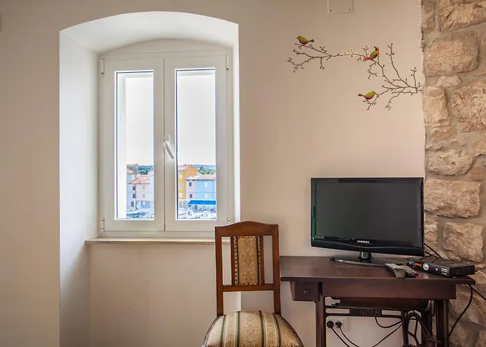 Pogled Na Luku Cres