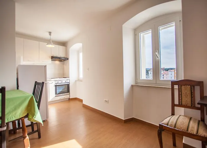 Pogled Na Luku Cres